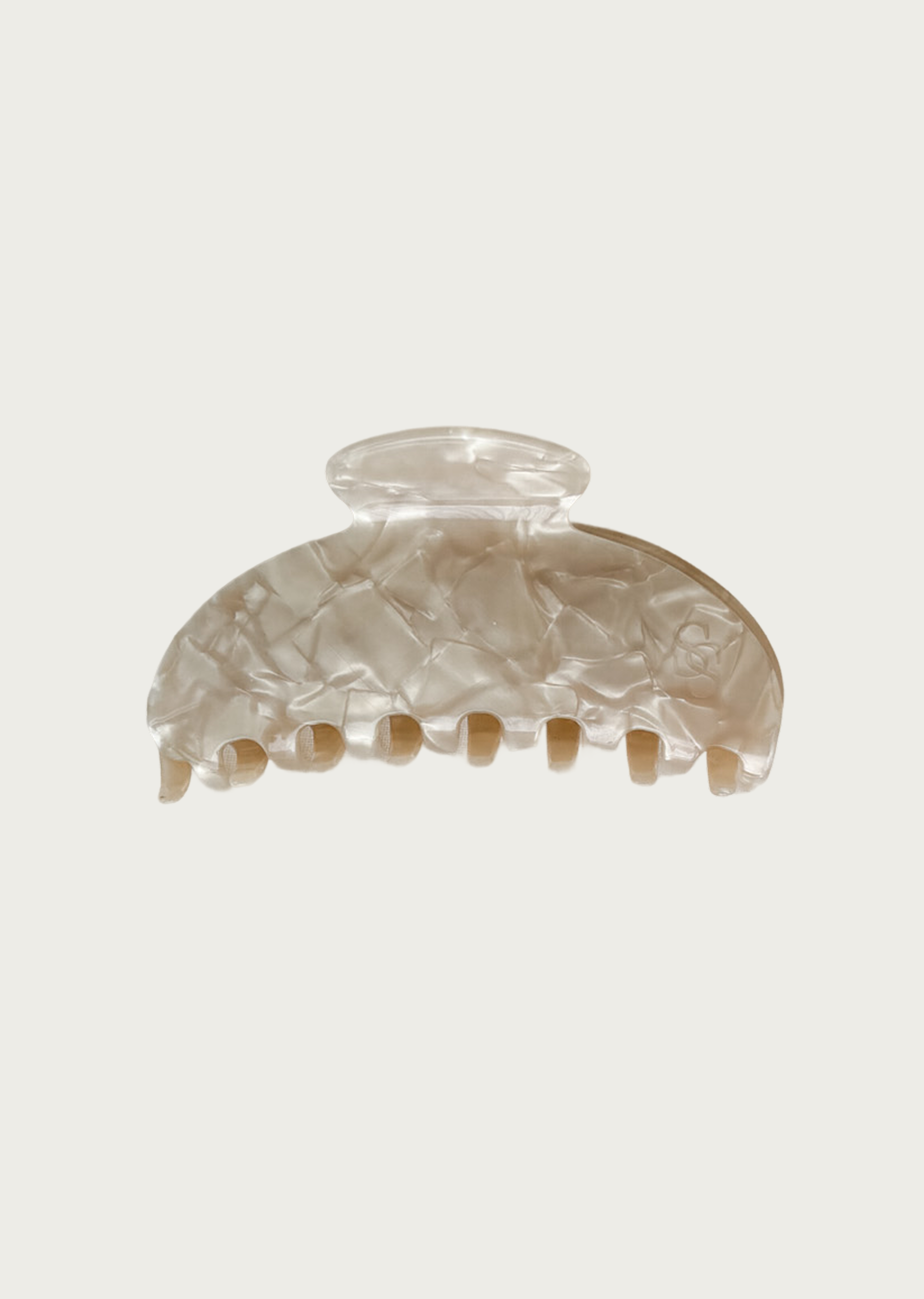 Signature Claw Clip – Almond Haze